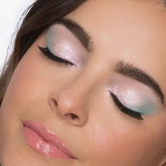 Too Faced Limited Edition Too Femme Eyeshadow Palette - Picture 5 of 8